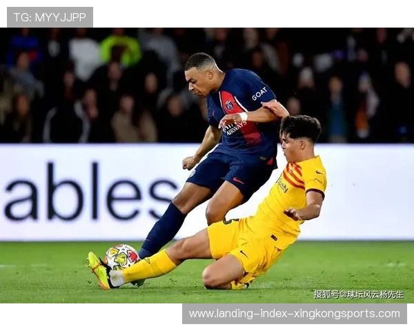 西甲巴萨亚马尔禁区挑射潇洒破网，完美展示锋线艺术