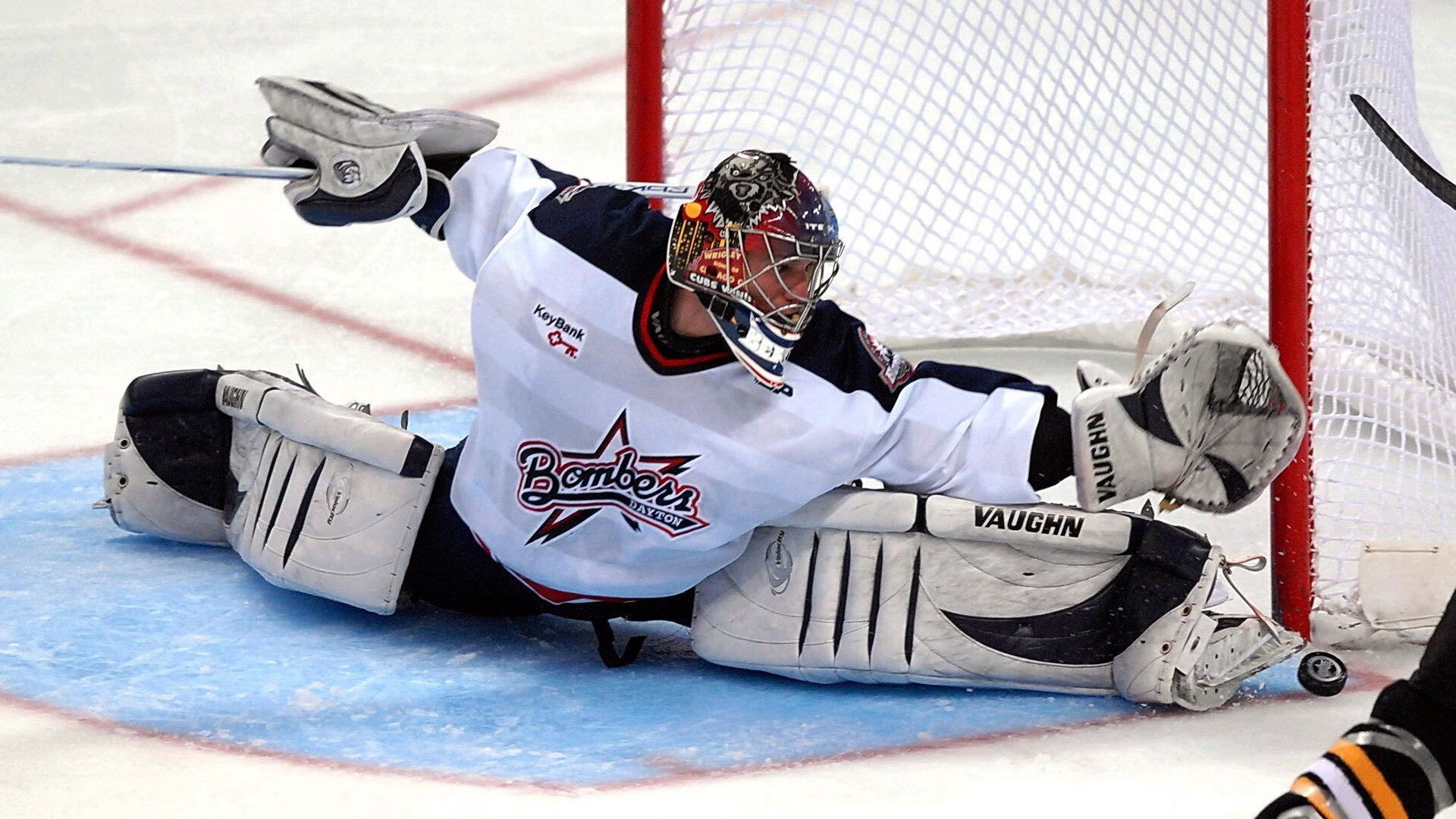 城市楼宇垂直马拉松参赛火爆 千人挑战高楼登高极限